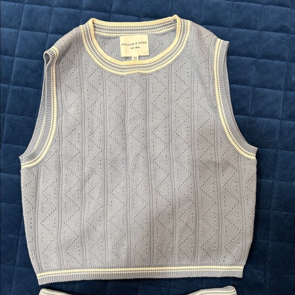 Like New knit set, great for Spring! - Picture 2 of 5